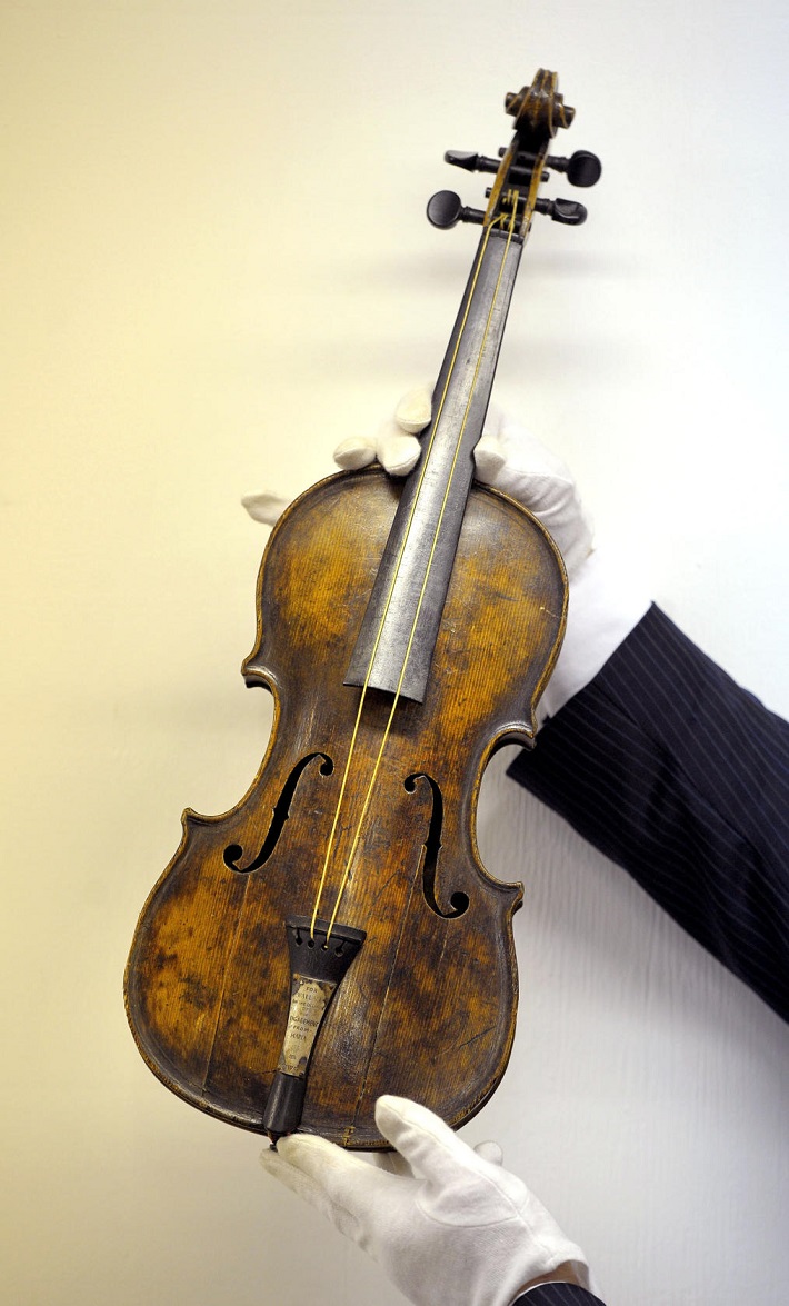 design-limited-edition-unique-pieces-titanic-violin-sold-for-a-world-record3