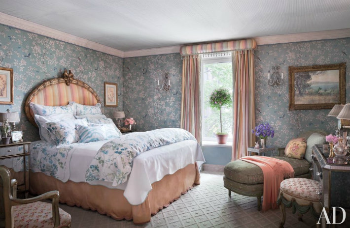 traditional-bedroom-mario-buatta-new-york-new-york-201201-2_1000-watermarked