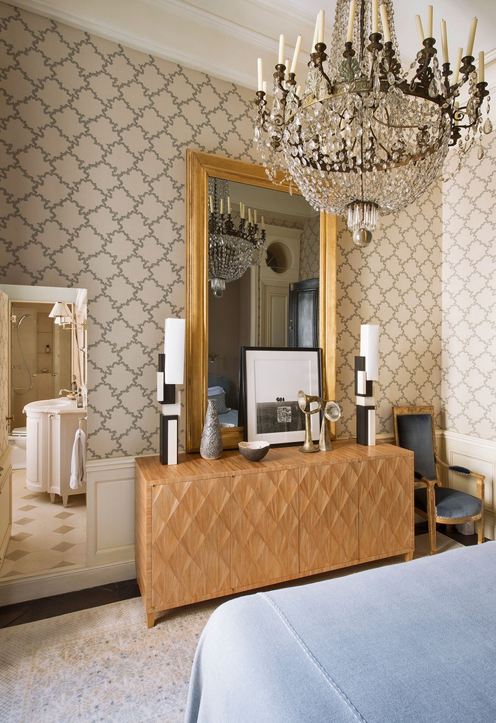 Ideas-to-Use-Gold-Mirrors-in-Bedrooms_4