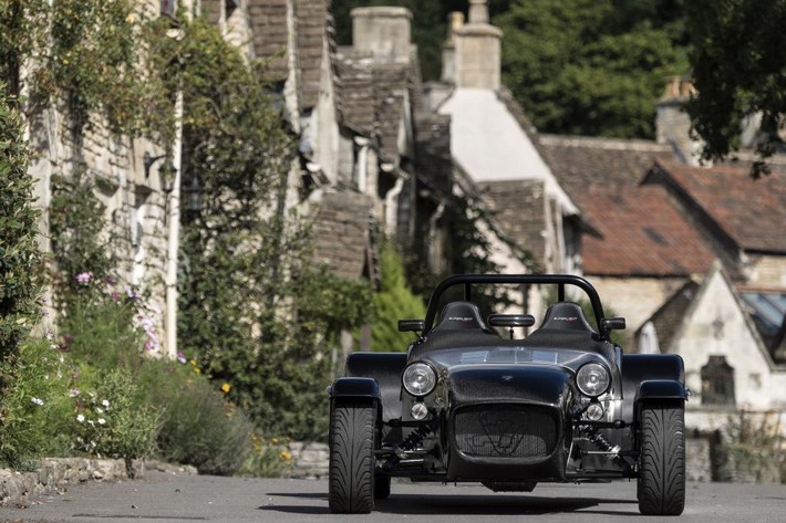 caterham-limited-edition-marks-superlights-20th-anniversary (6)
